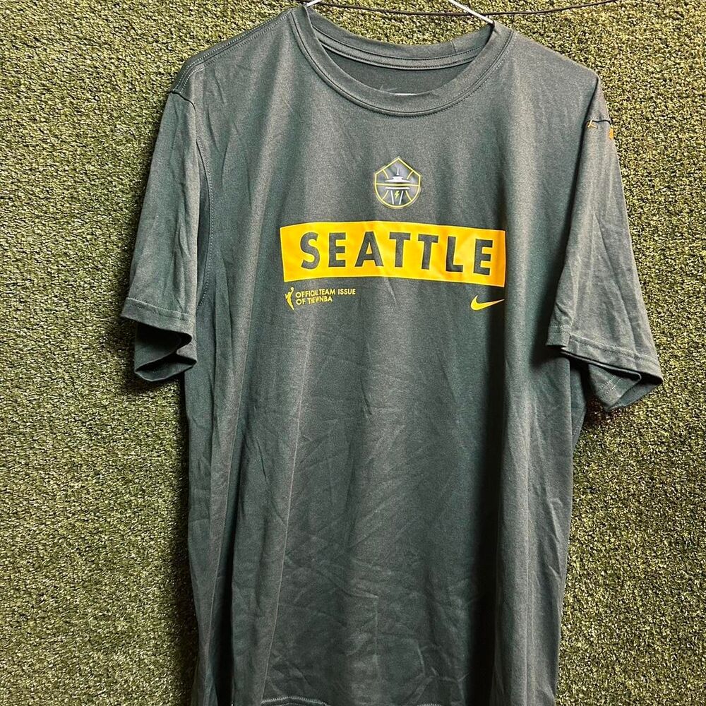 Nike Men's Green and Black T-shirt